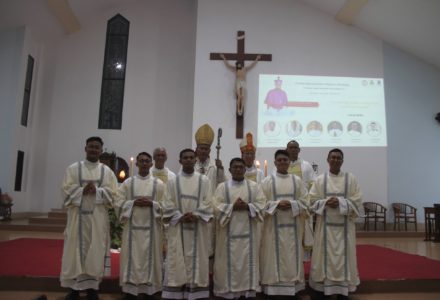 6 diáconos foram ordenados em Palembang
