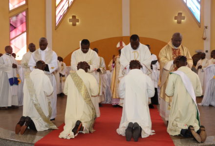 Cuatro nuevos sacerdotes en Camerún