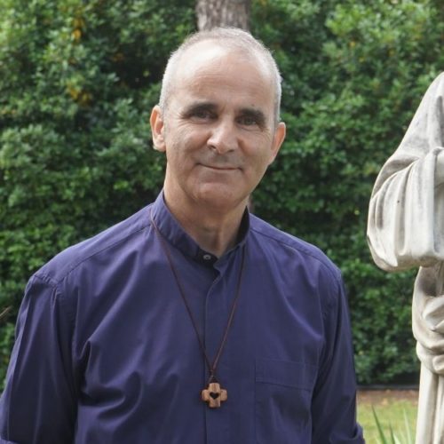 Fr. <b>Levi dos Anjos Ferreira</b>
