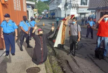 Nicaragua: siege of the church