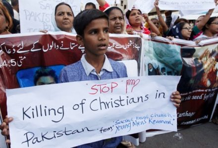 Contra os cristãos